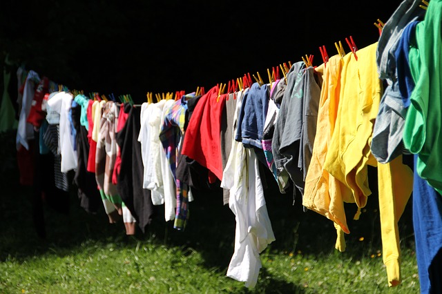 wäschestücke richtig aufhängen wäscheklammern